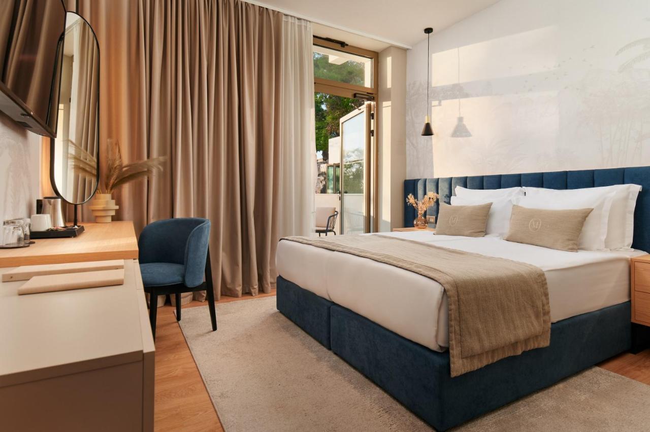Quarto premium com cama de casal ou 2 de solteiro, varanda e vista do mar e da piscina - Térreo