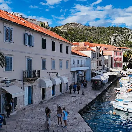 Hvar Riva Rooms-3